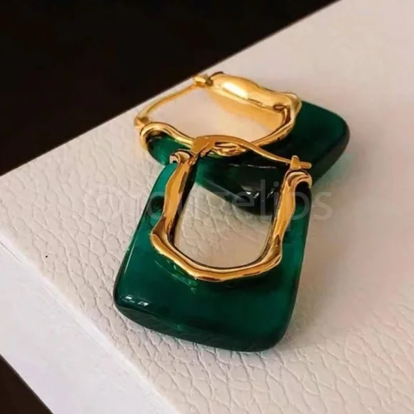 Gold Tone Earrings Green Faux Stone Fashion Jewelry - Picture 2 of 4